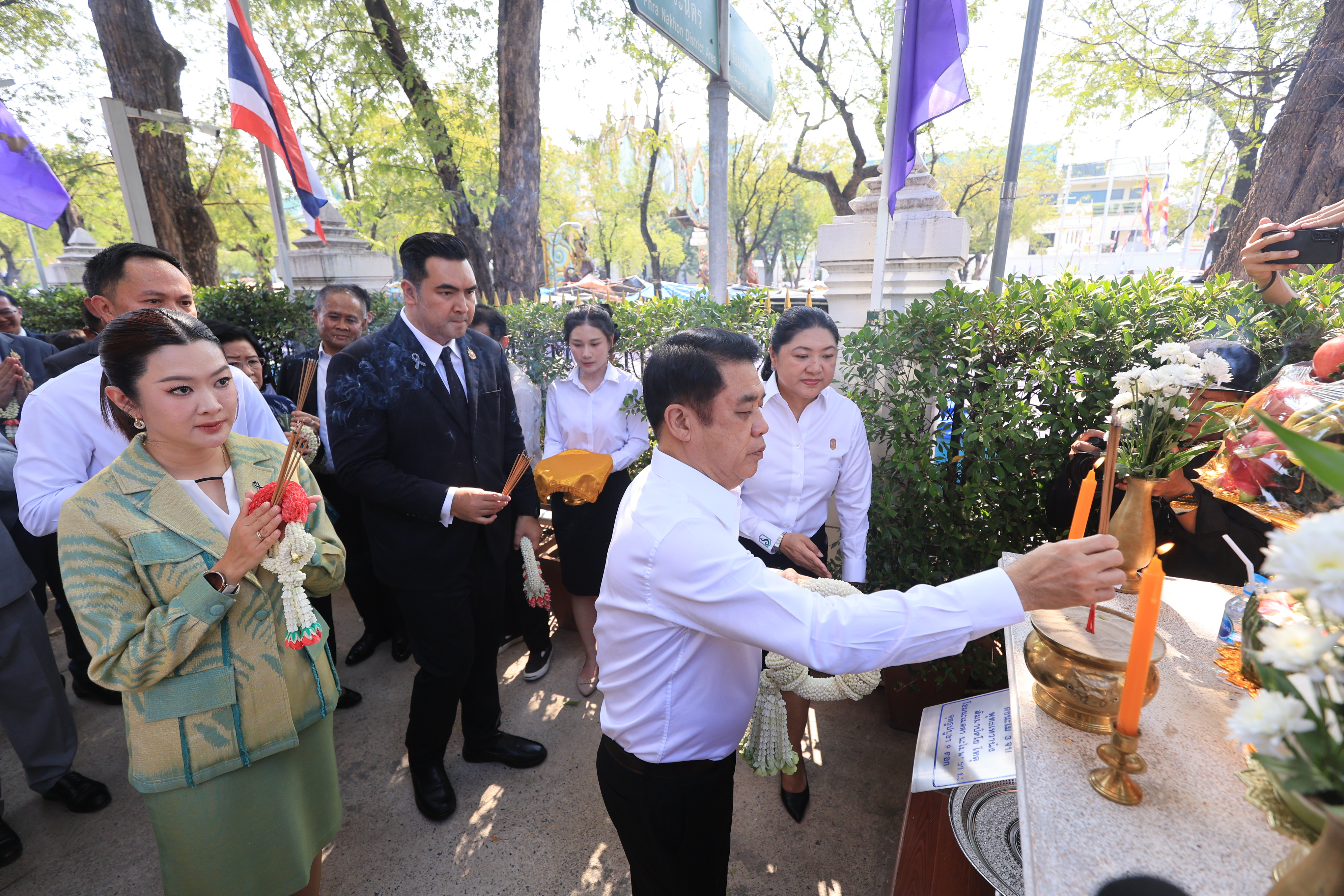 title - คณะผู้บริหาร ส.ป.ก. ร่วมพิธีสักการะสิ่งศักดิ์สิทธิ์ประจำกระทรวงเกษตรและสหกรณ์ ในโอกาสเข้ารับตำแหน่งของรัฐมนตรีว่าการกระทรวงเกษตรและสหกรณ์ และรัฐมนตรีช่วยว่าการกระทรวงเกษตรและสหกรณ์ 